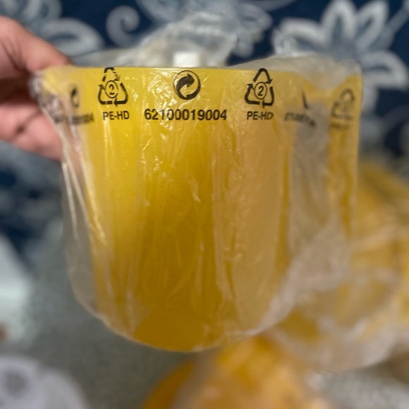 Tupperware yellow set!